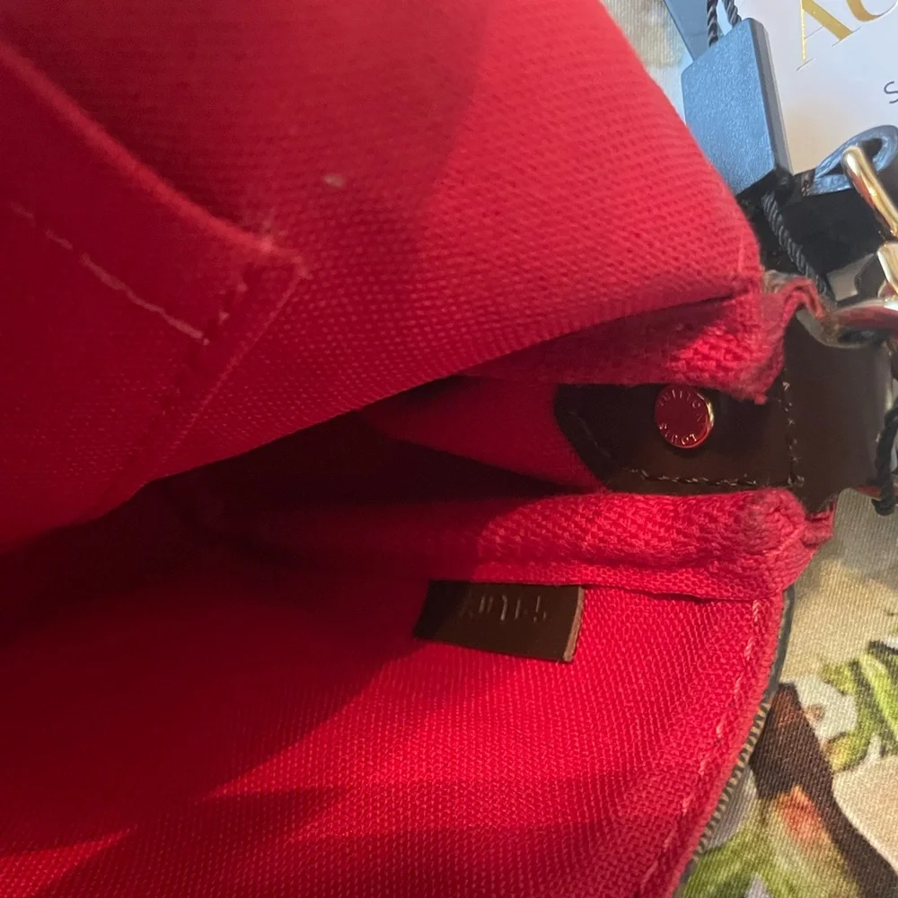 LOUIS VUITTON FAVORITE